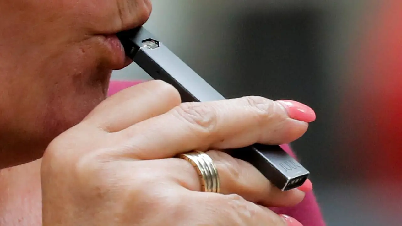 Photo of Juul Planning E-Cigarette Entry into India, Makes Key Hires